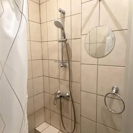 Lovely 1-bedroom In The Heart Of 아파트 *
